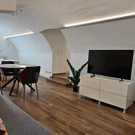 The Modern Cave Lodge สตุตการ์ต ภายนอก รูปภาพ